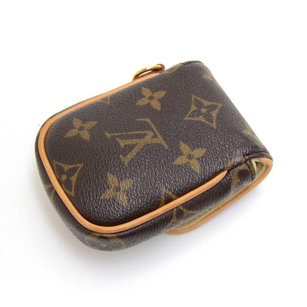 Louis Vuitton Pochette Tulum Pouch in monogram canvas. Main access is secured with twist lock. Inside has beige alkantra lining. Comes witha Keychain to link to your bags, etc. Would make a cute bag charm/accessory. Great for storing your