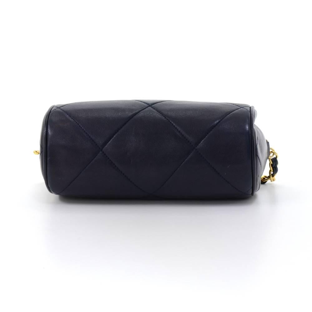 Vintage Chanel Navy Diamond Quilted Leather Barrel Shoulder Bag In Excellent Condition In Fukuoka, Kyushu