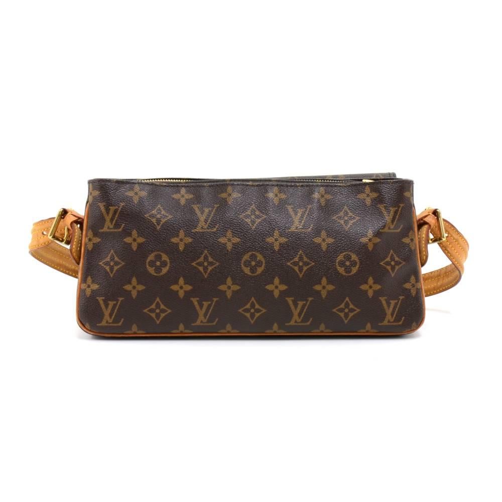Louis Vuitton Viva Cite bag in monogram canvas. Outside has 2 flap pocket with magnetic closures. Main access is secured with zipper. Inside has red alkantra lining and 2 open pockets. Adjustable cowhide strap. SKU: LO737

Made in: France
Serial