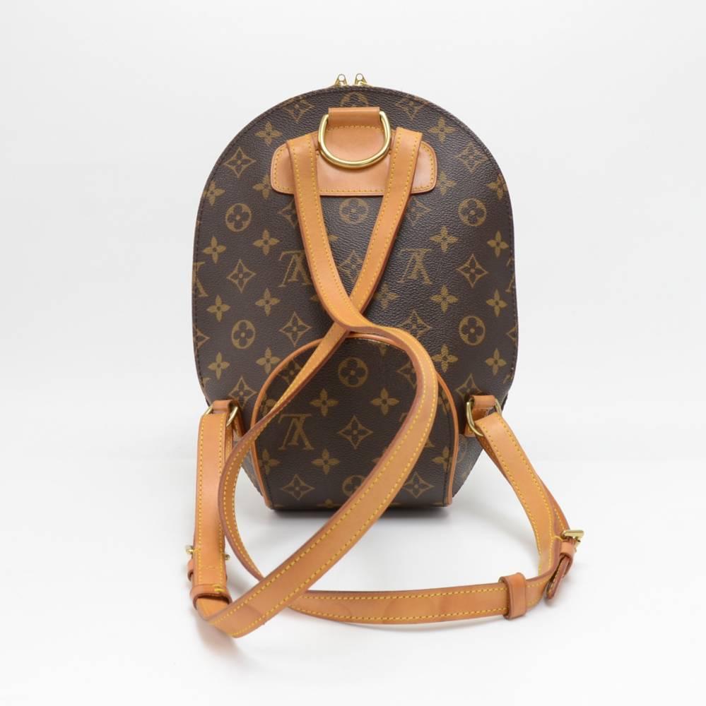 Louis Vuitton Ellipse Sac a Dos backpack in monogram canvas. Easy access secured with double zipper and inside has 1 open pocket. Discontinued item with unique shape. Great companion wherever you go.SKU: LO721

Made in: France
Serial Number: