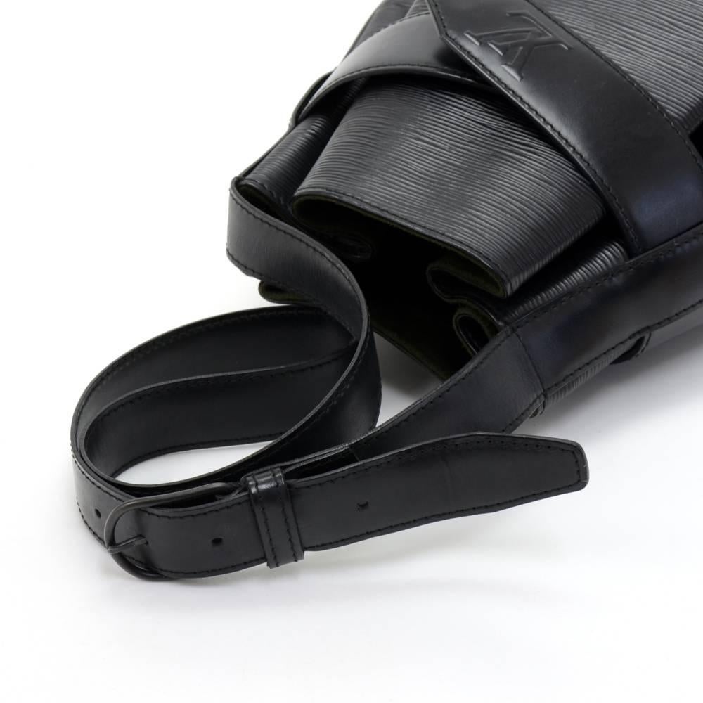 Louis Vuitton Vintage Sac Depaule PM Black Epi Leather Shoulder Bag 2