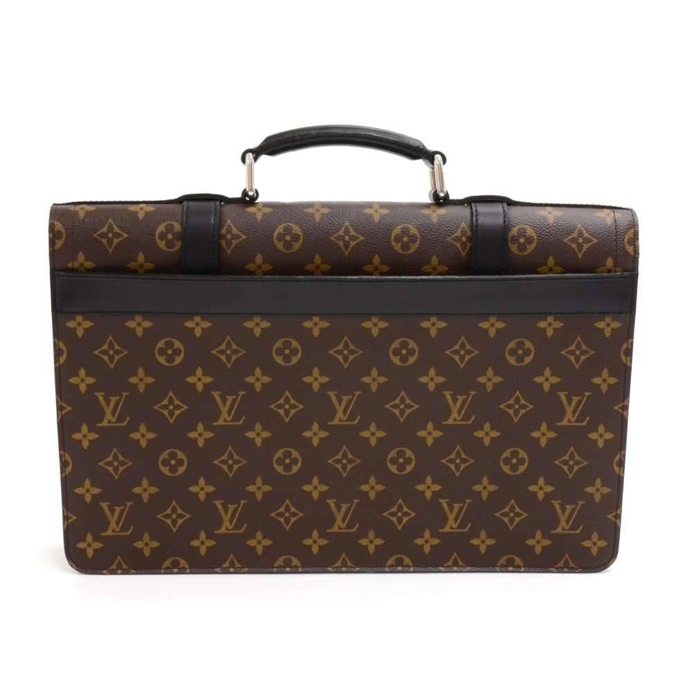  Louis Vuitton Larry Briefcase in Monogram Macassar Canvas. It has a lovely silver-tone hardware details and black Macassar leather belts and handle. The front has a double buckle closure and one slip pocket on the back of the bag. Underneath the