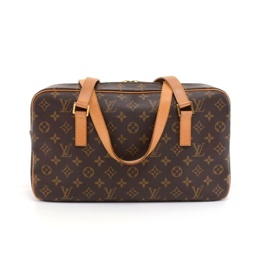 Louis Vuitton Cite shoulder Bag in monogram canvas. It has large double zipper closure, 1 exterior pocket with zipper. Inside has brown washable lining, 2 large side opened pockets and one for mobile. Great size for everyday! SKU:LQ039

Made in: