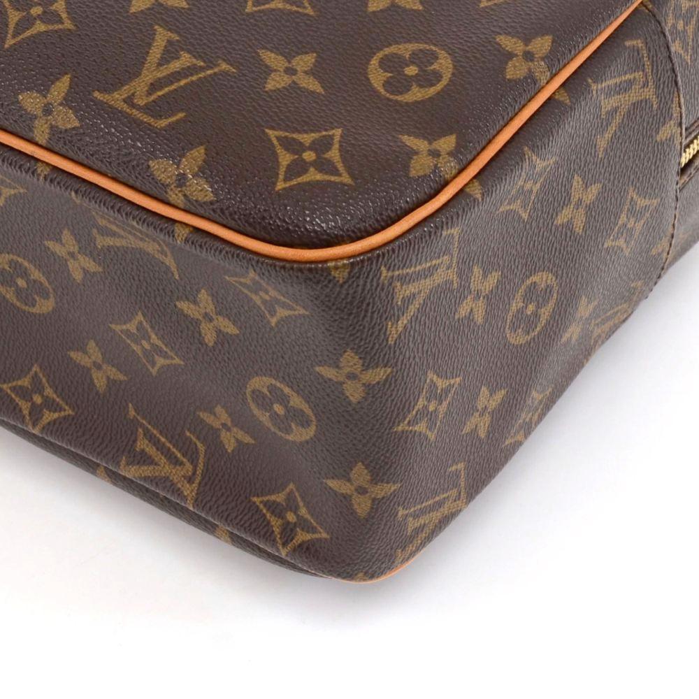 Louis Vuitton Cite MM Monogram Canvas Shoulder Bag For Sale 1