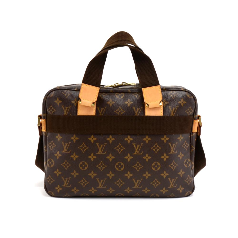 Louis Vuitton Sac Bosphore shoulder bag in monogram canvas. Top is secured with double zipper and 1 exterior zipper pocket on front. Inside is in brown canvas lining with 1 open pocket and 1 for mobile or glasses. Can carried in hand, on shoulder or
