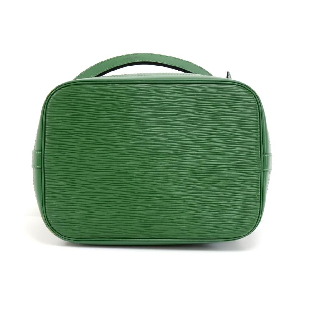 Vintage Louis Vuitton Noe Large Green Epi Leather Shoulder Bag In Good Condition For Sale In Fukuoka, Kyushu