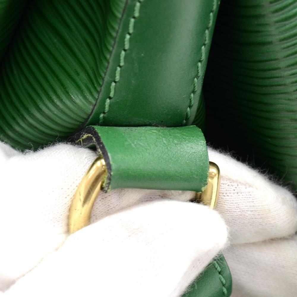 Vintage Louis Vuitton Noe Large Green Epi Leather Shoulder Bag For Sale 2