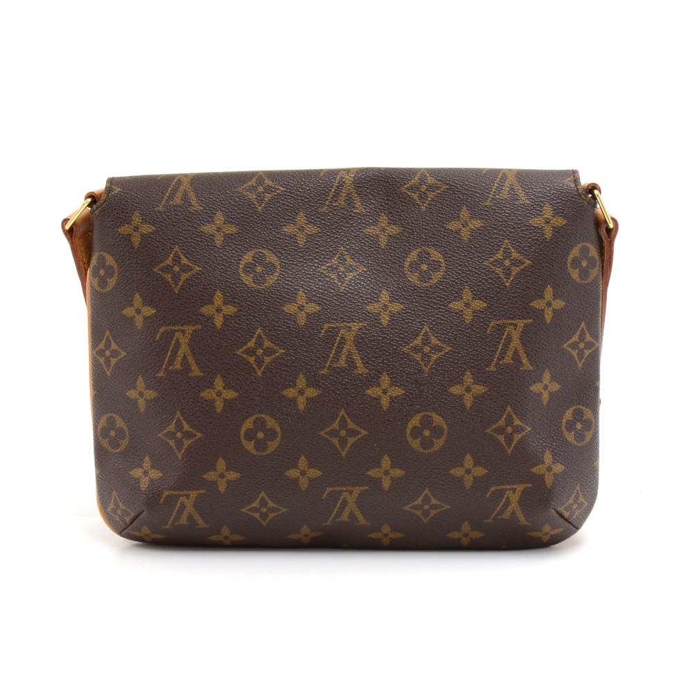 Louis Vuitton Musette Tango shoulder bag in monogram canvas. Magnetic flap closure, inside is in brown alkantra lining and has one open side pocket. The bag can be worn on the shoulder with the adjustable shoulder strap. SKU: LQ050

Made in: