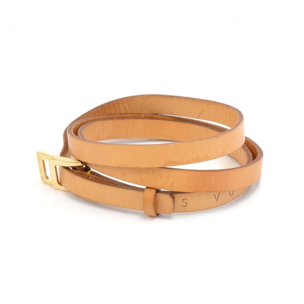 Louis Vuitton thin adjustable waist belt in cowhide leather. It has a gold adjustable buckle with 