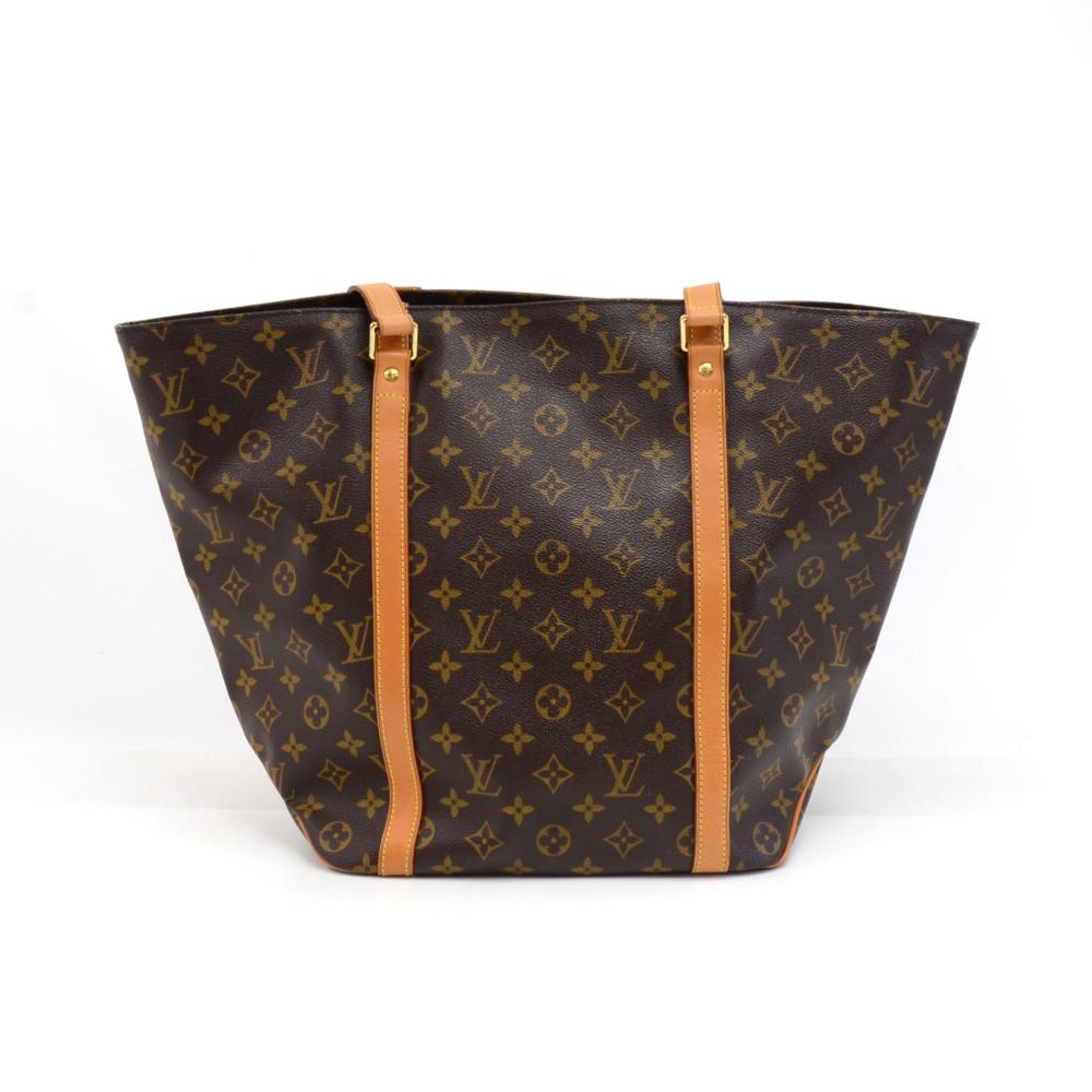 Louis Vuitton Sac Shopper bag in monogram canvas. Open main access. Inside has a spacious interior with brown lining and 1 zipper pocket. Very popular design for everyday shopping and for all your daily needs! SKU: LQ146 

Made in: France
Serial