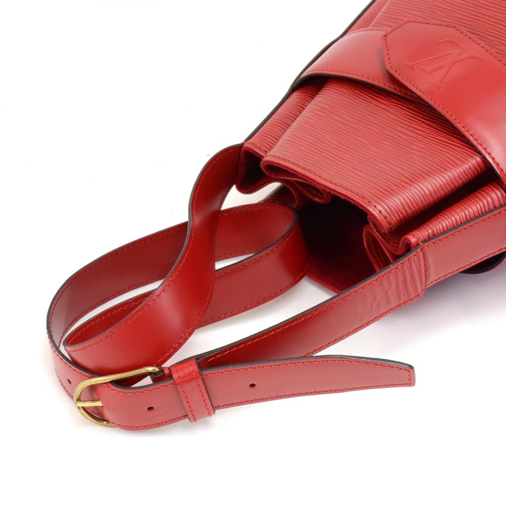 Vintage Louis Vuitton Sac D'epaule PM Red Epi Leather Shoulder Bag For Sale 2