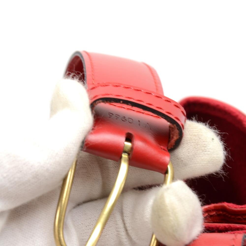 Vintage Louis Vuitton Sac D'epaule PM Red Epi Leather Shoulder Bag For Sale 4