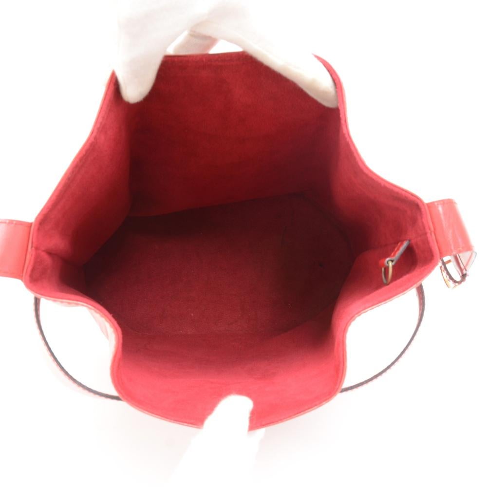 Vintage Louis Vuitton Sac D'epaule PM Red Epi Leather Shoulder Bag For Sale 5