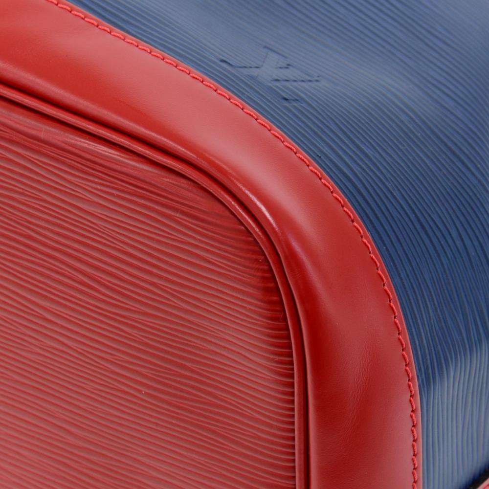 Louis Vuitton Blue x Red Bicolor Epi Leather Petite Noe Shoulder Bag In Good Condition For Sale In Fukuoka, Kyushu