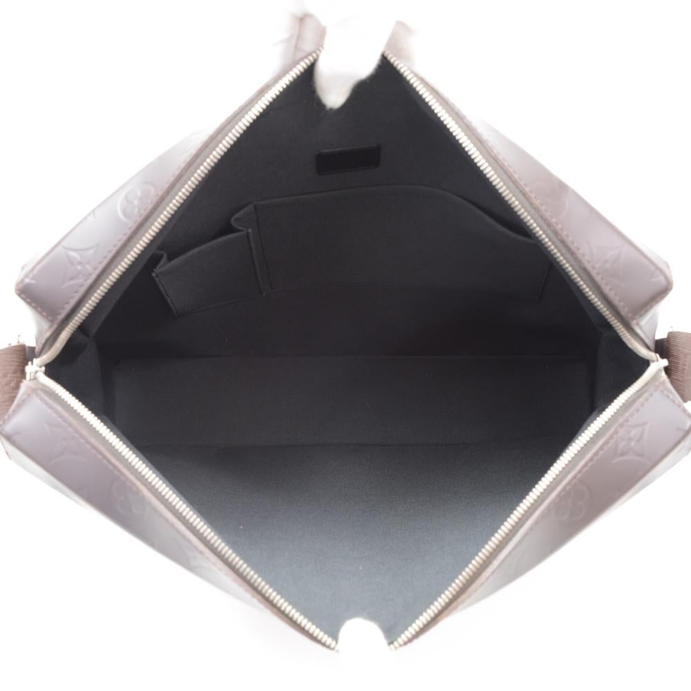 Louis Vuitton Steve Dark Brown Monogram Glace Leather Document Bag For Sale 6
