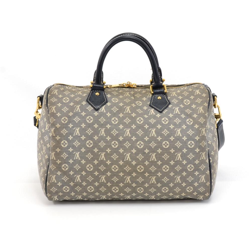  Louis Vuitton Speedy Bandouliere 30 bag in monogram idylle canvas. It offers light weight elegance in a compact format. Inspired by the famous keep all travel bag, it features a zip closure. This hand held bag is perfect for carrying everyday