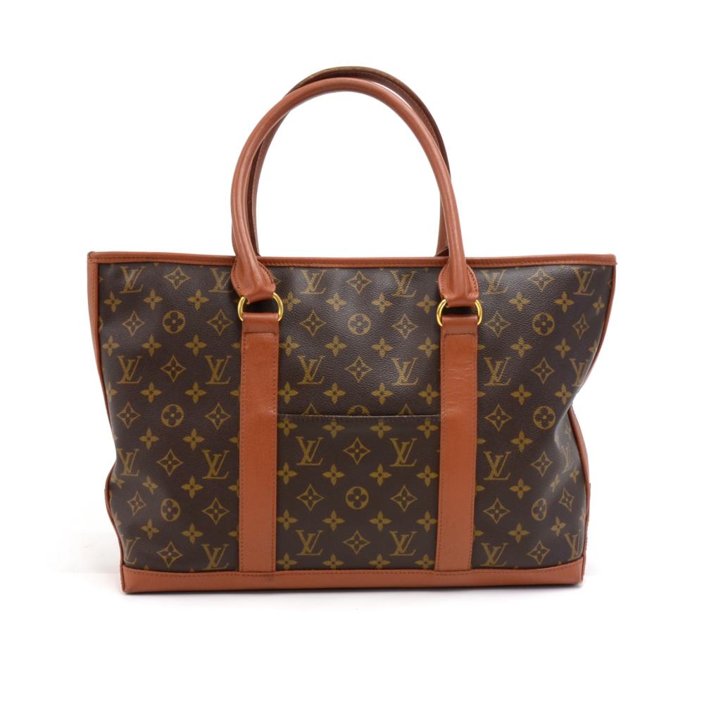 Vintage Louis Vuitton Sac Weekend tote bag in monogram canvas. It has 1 exterior small open pocket on each side. Open access with 1 large interior pocket with zipper. Very spacious and great for a day trip or shopping. SKU: LQ418

Made in: