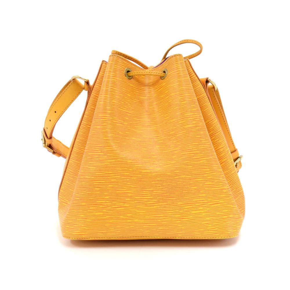 Vintage Louis Vuitton Petit Noe a smaller-scale interpretation of the famous champagne bag created in 1932. Petit Noé is styled in Epi leather. Leather strap closure, adjustable shoulder strap. Comfortably carried on one shoulder or in hand. Perfect