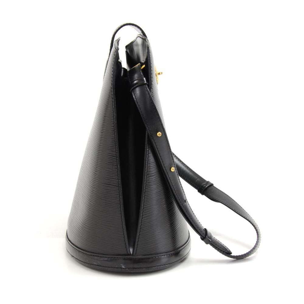 Women's Louis Vuitton Cluny Black Epi Leather Shoulder Bag For Sale