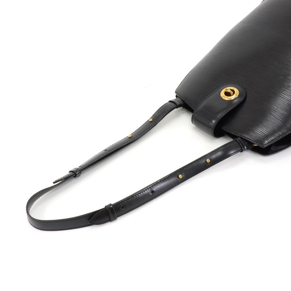 Louis Vuitton Cluny Black Epi Leather Shoulder Bag For Sale 2