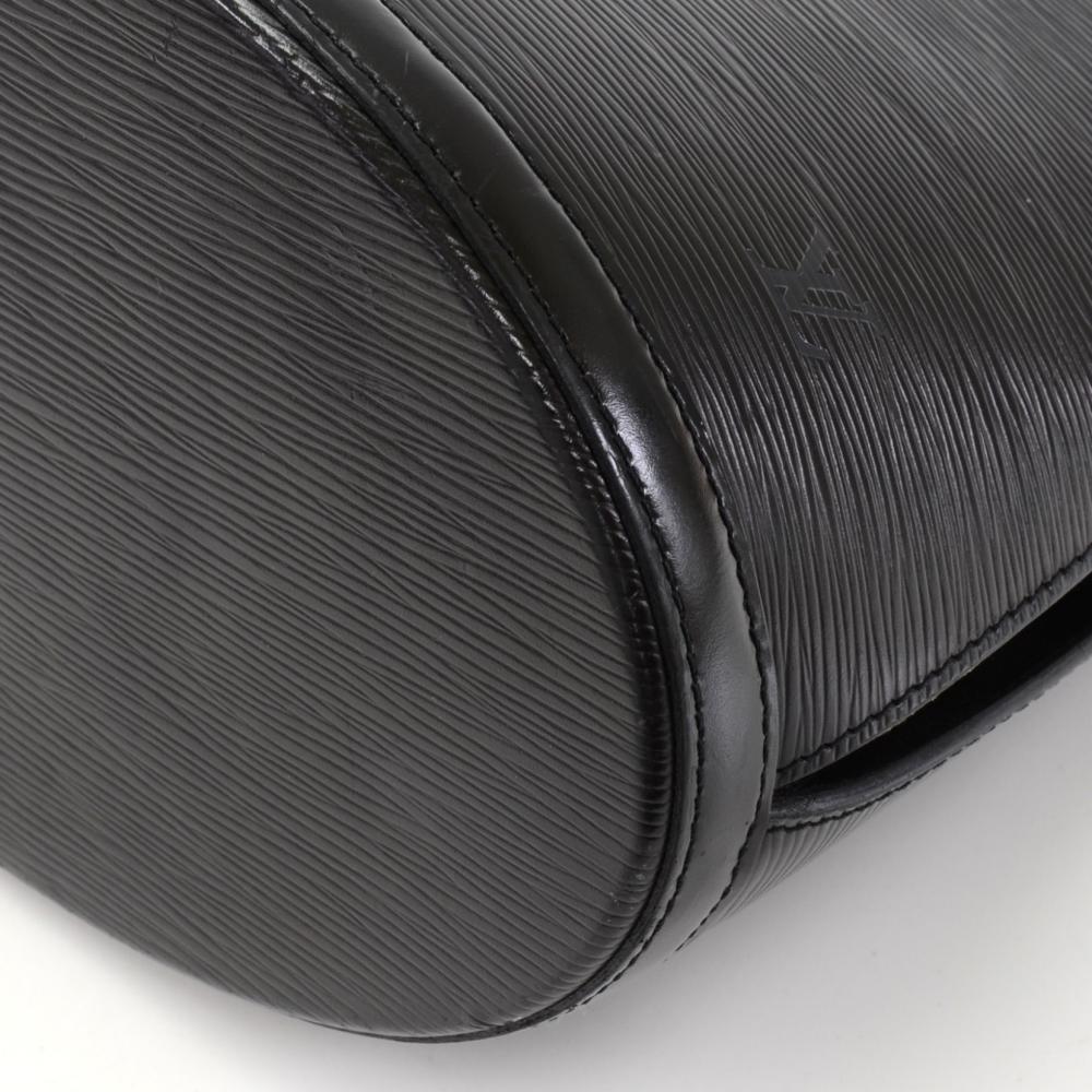 Louis Vuitton Cluny Black Epi Leather Shoulder Bag For Sale 3