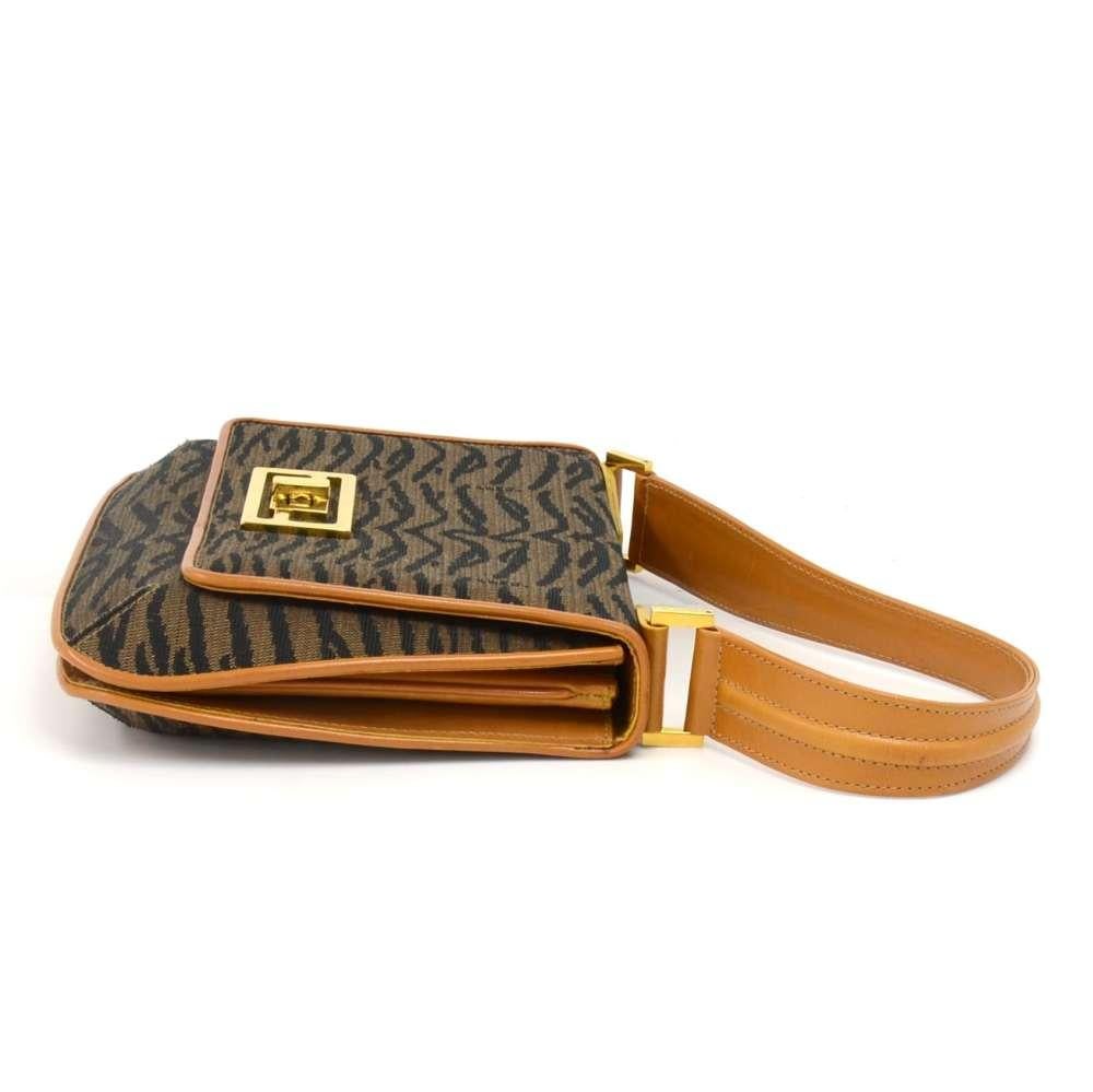 Vintage Fendi Tobacco Tiger Print Canvas & Brown and Yellow  leather Flap Should In Good Condition For Sale In Fukuoka, Kyushu