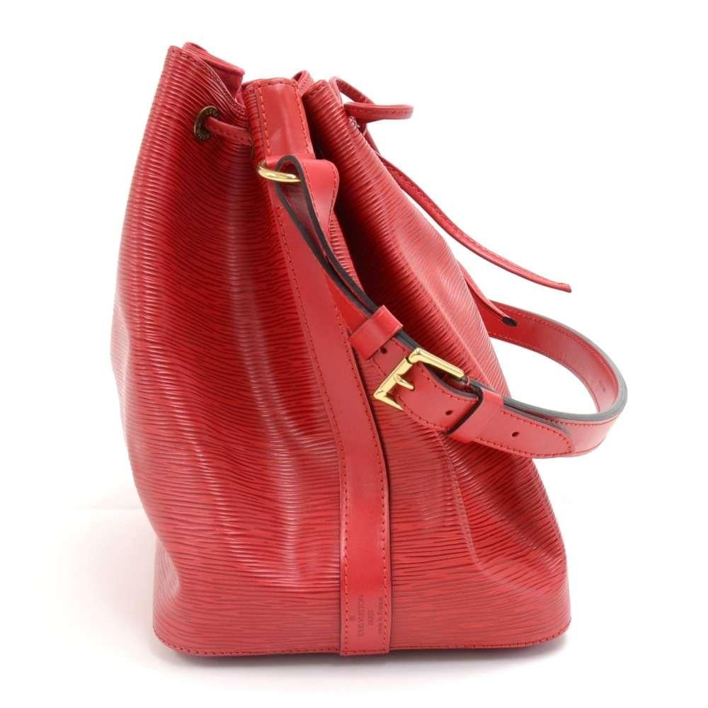 Vintage Louis Vuitton Petit Noe Red Epi Leather Shoulder Bag In Good Condition For Sale In Fukuoka, Kyushu