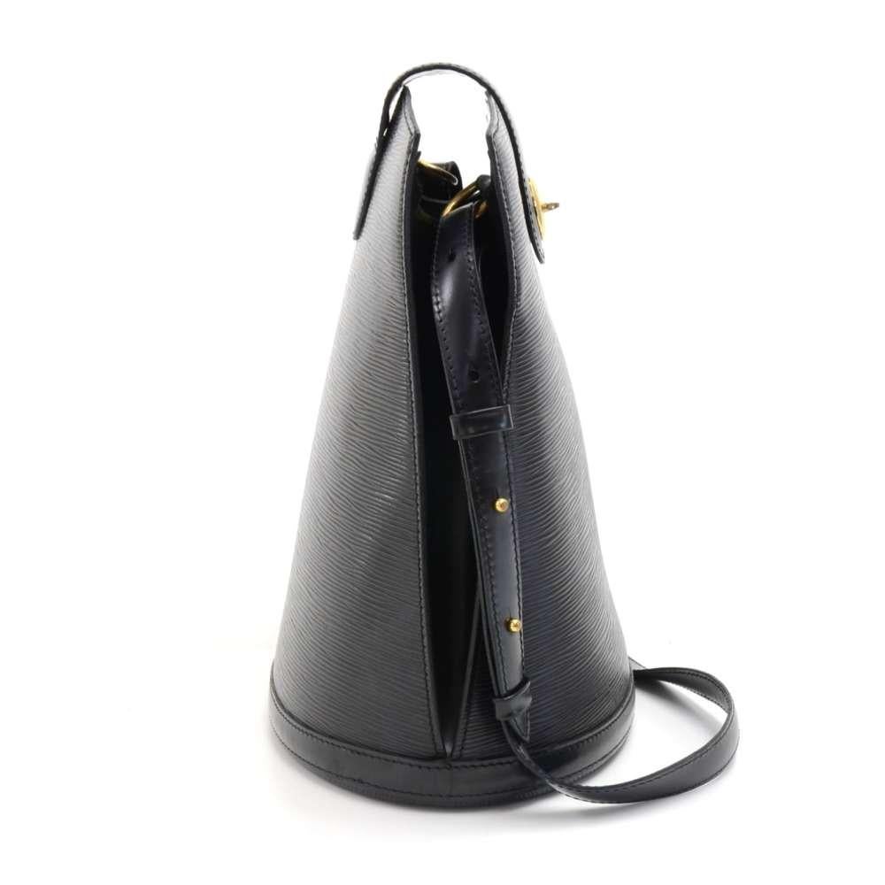 Women's or Men's Vintage Louis Vuitton Cluny Black Epi Leather Shoulder Bag For Sale