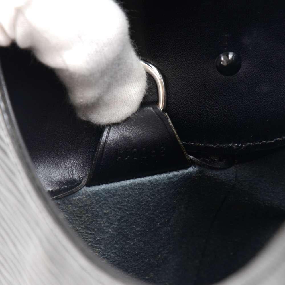 Louis Vuitton Verseau Black Epi Leather Shoulder Bag For Sale 4