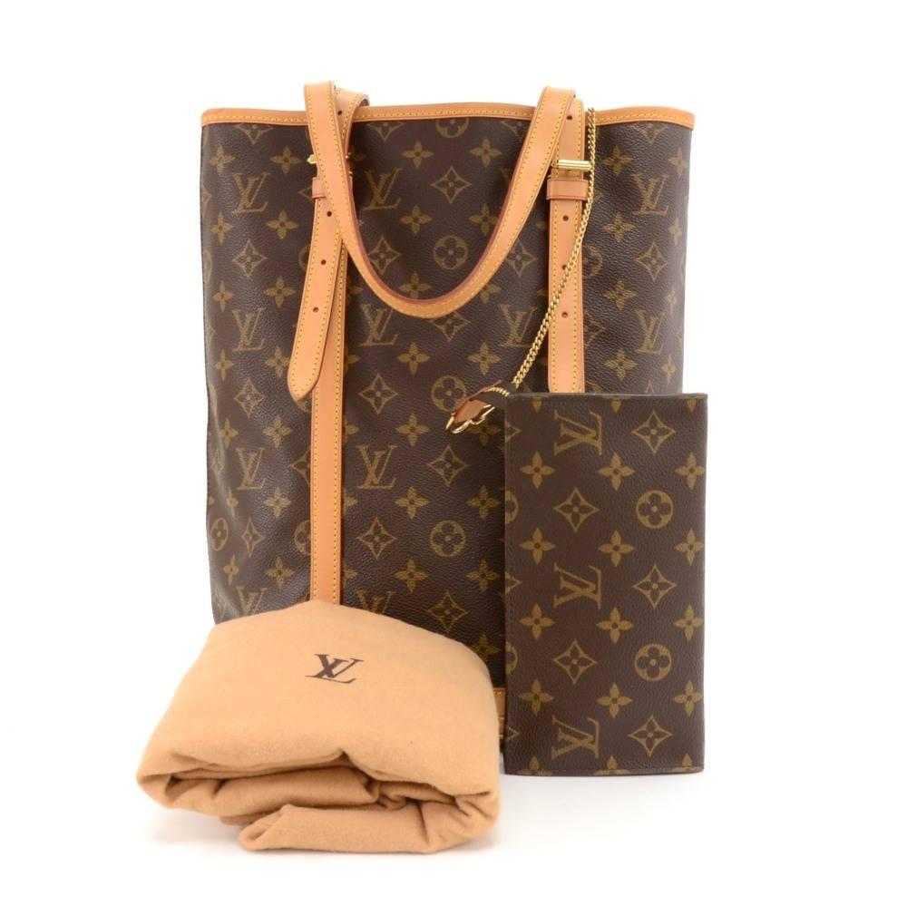Louis Vuitton Bucket GM in monogram canvas. Inside has beige lining 2 pockets; 1 open and 1 with zipper. Comfortably carry on shoulder or in hand with cowhide leather strap.Item comes with small pouch. Size app 7.5 x 4 x 1 inches or 19.5 x 11 x 2