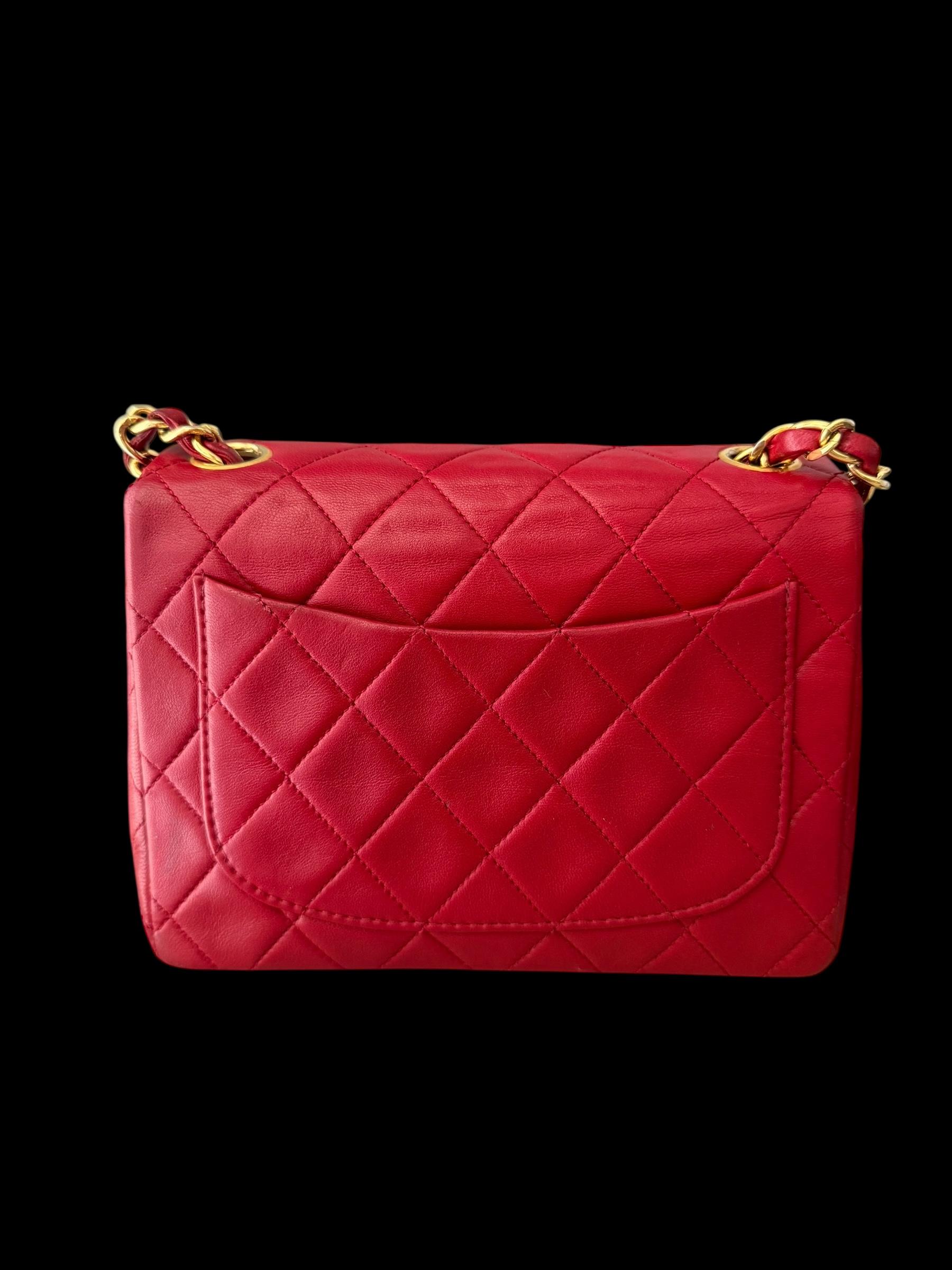 Chanel Mini Square 17cm Cuir Rouge Classic Leather Sac à bandoulière Crossbody Bon état - En vente à Rowland Heights, CA