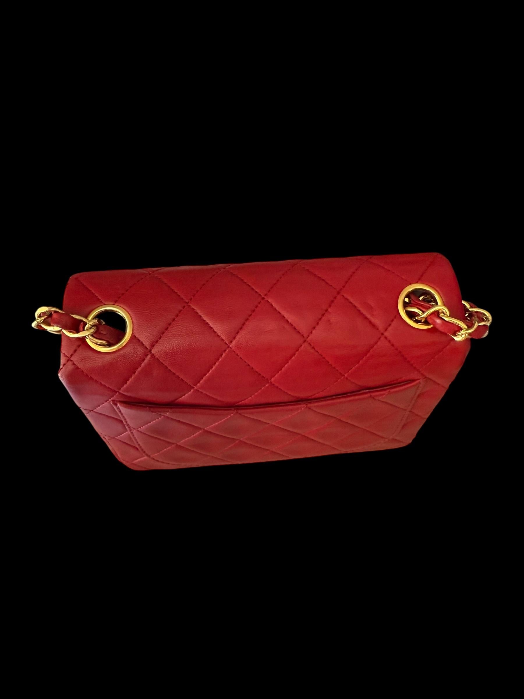 Chanel Mini Square 17cm Cuir Rouge Classic Leather Sac à bandoulière Crossbody Pour femmes en vente