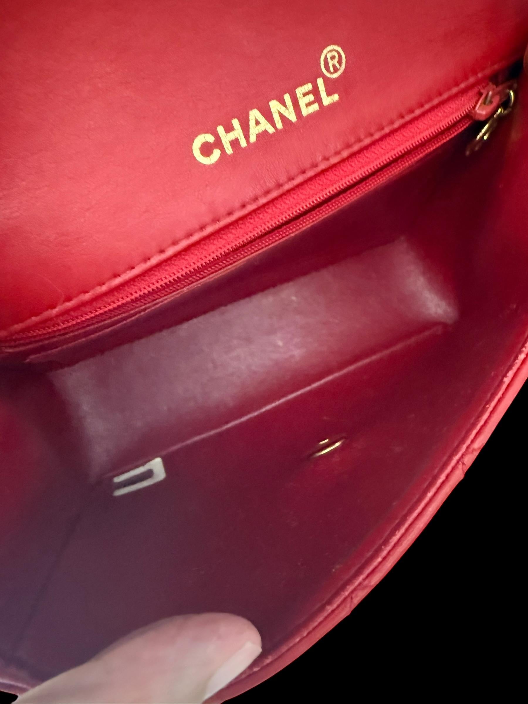 Chanel Mini Square 17cm Cuir Rouge Classic Leather Sac à bandoulière Crossbody en vente 9