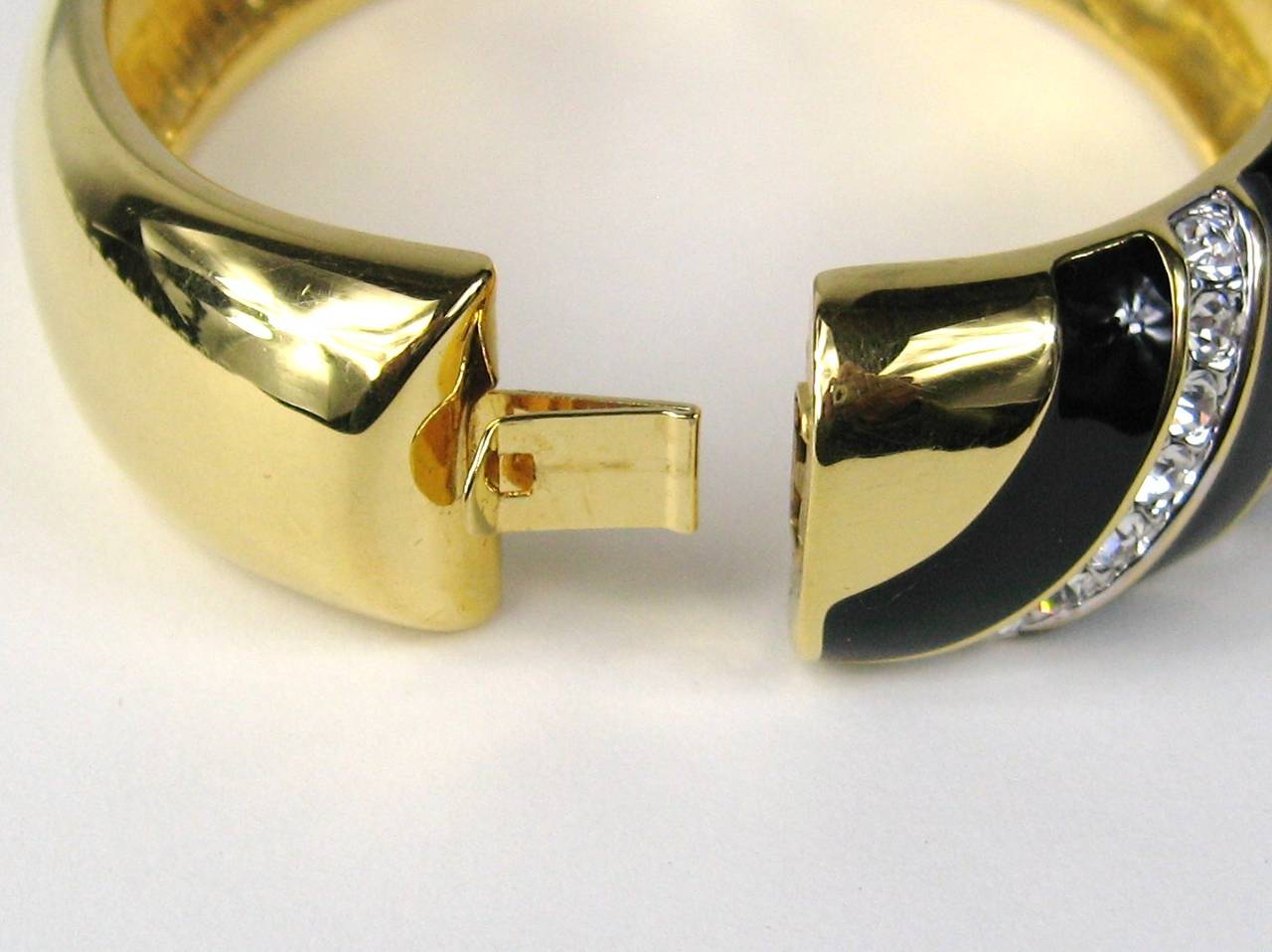 Daniel Swarovski Crystal Black Enamel Bangle Bracelet Never worn In New Condition In Wallkill, NY