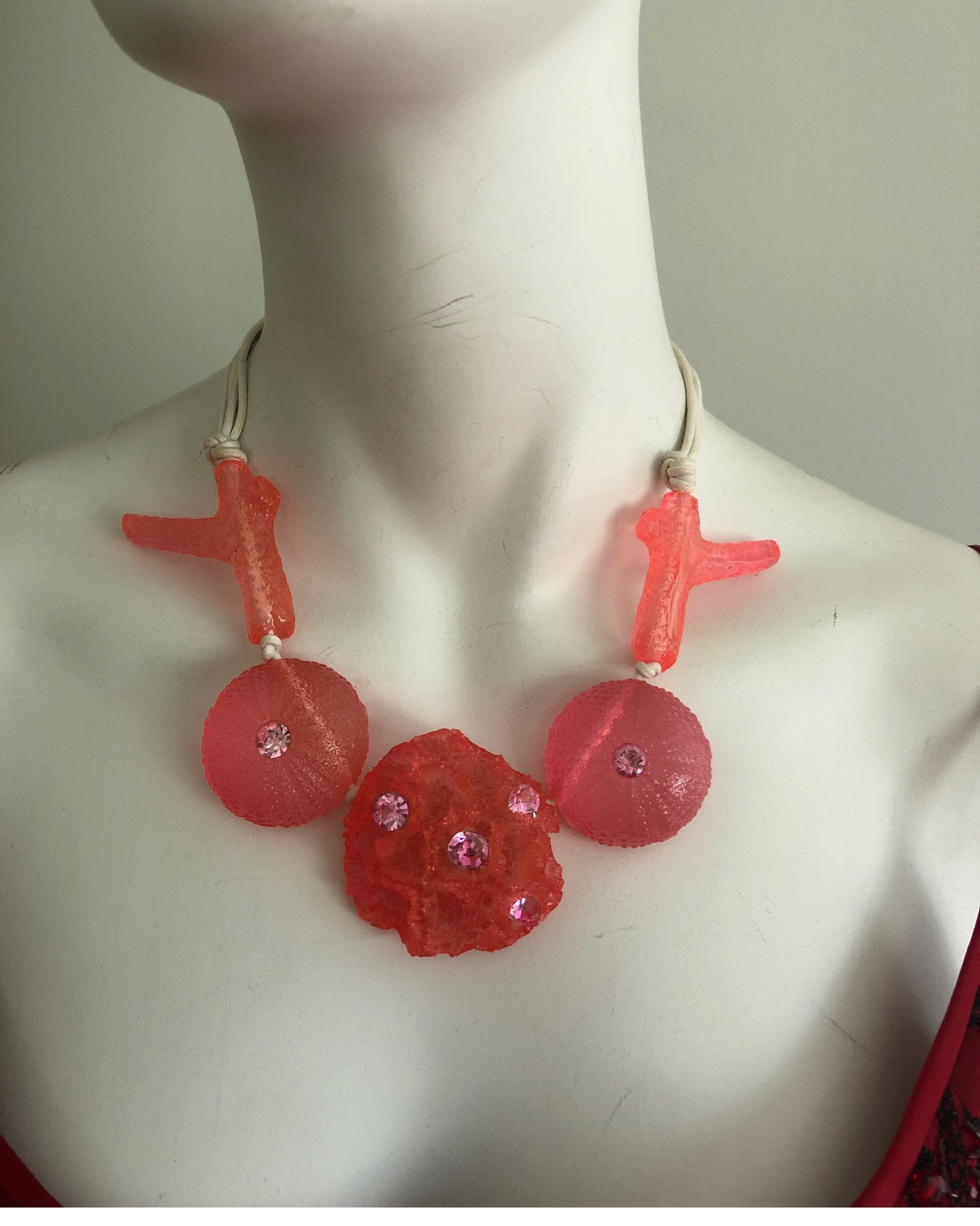 Ugo CORREANI ITALY Resin Sea Coral Necklace New Never worn 1980s For Sale 2