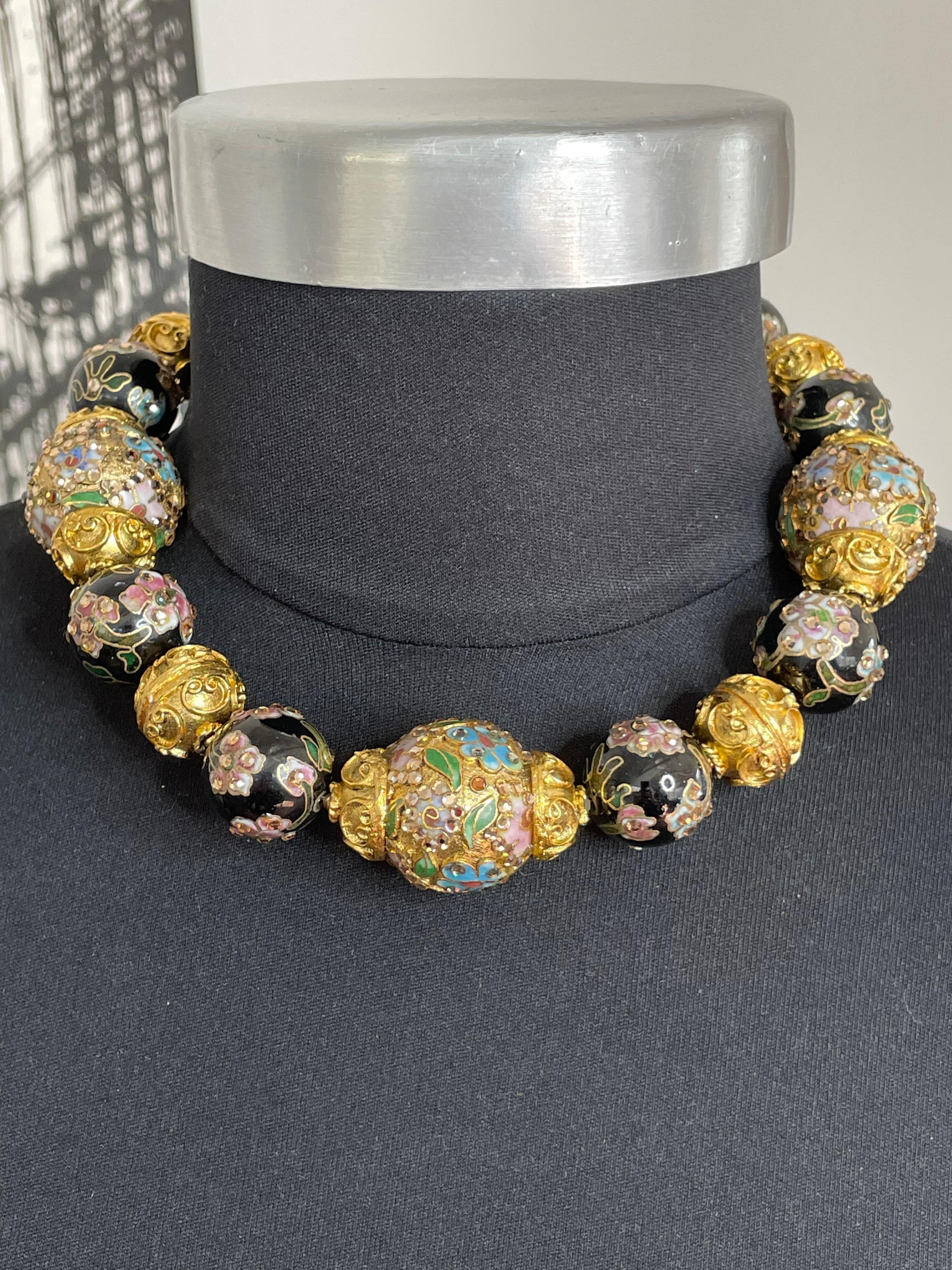Barrera Couture Statement Collar de cuentas de cerámica dorada Años 80 Nunca usado en venta 4