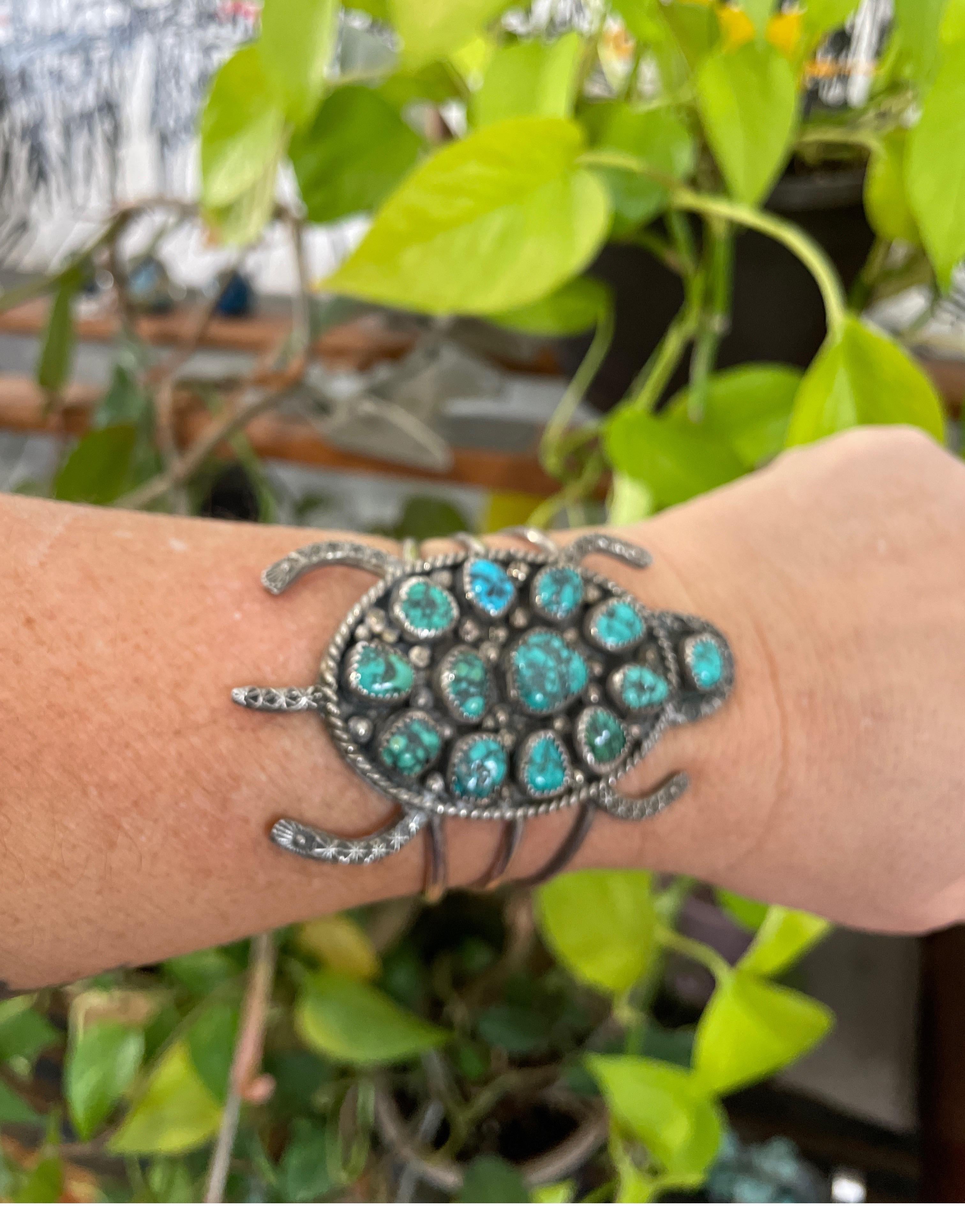 Braccialetto in argento massiccio con tartaruga e turchese di Pawn Southwestern Navajo in vendita 3