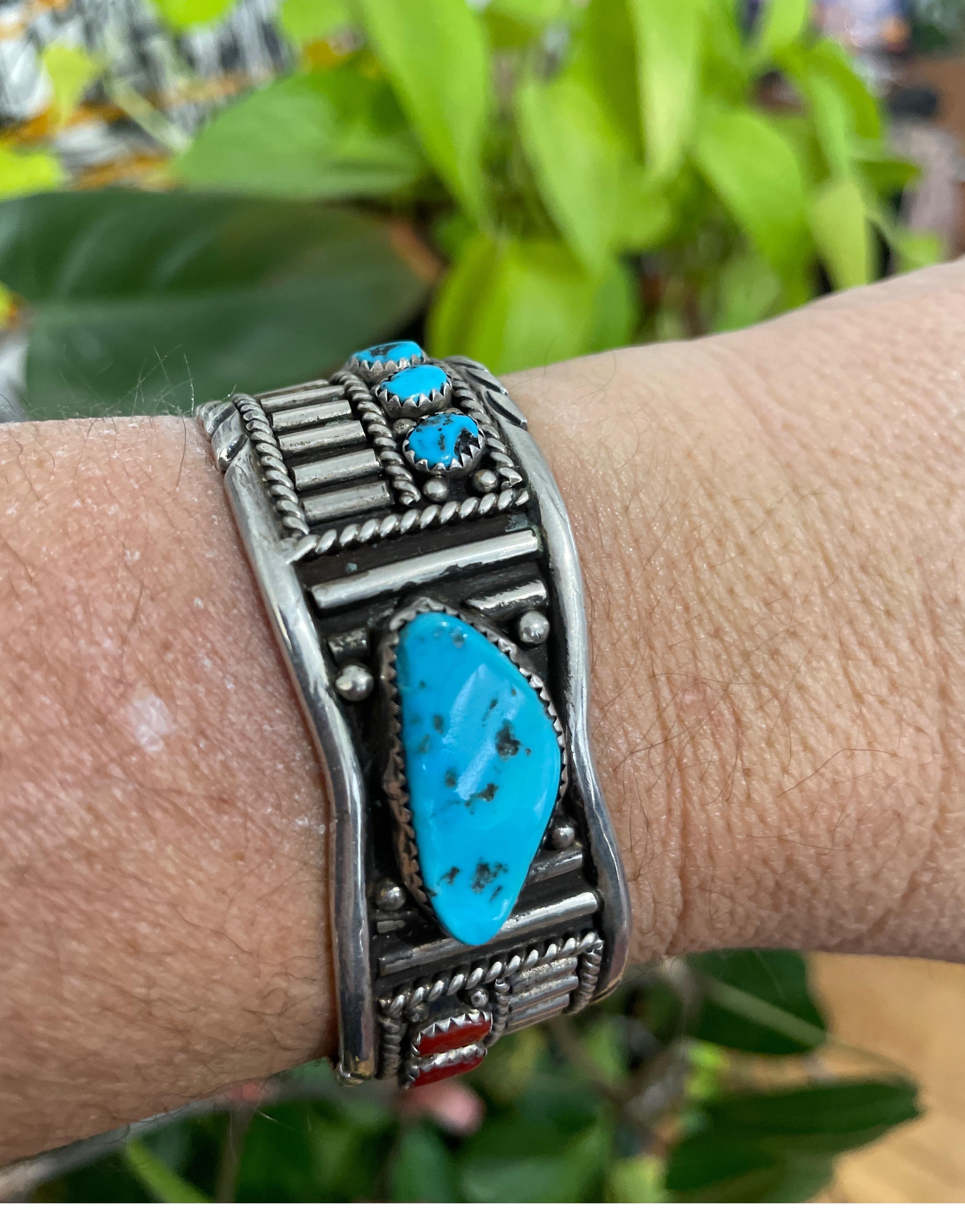 Bracelet manchette Navajo en argent sterling et argent sterling avec turquoise et corail représentant une image de miroir en vente 4