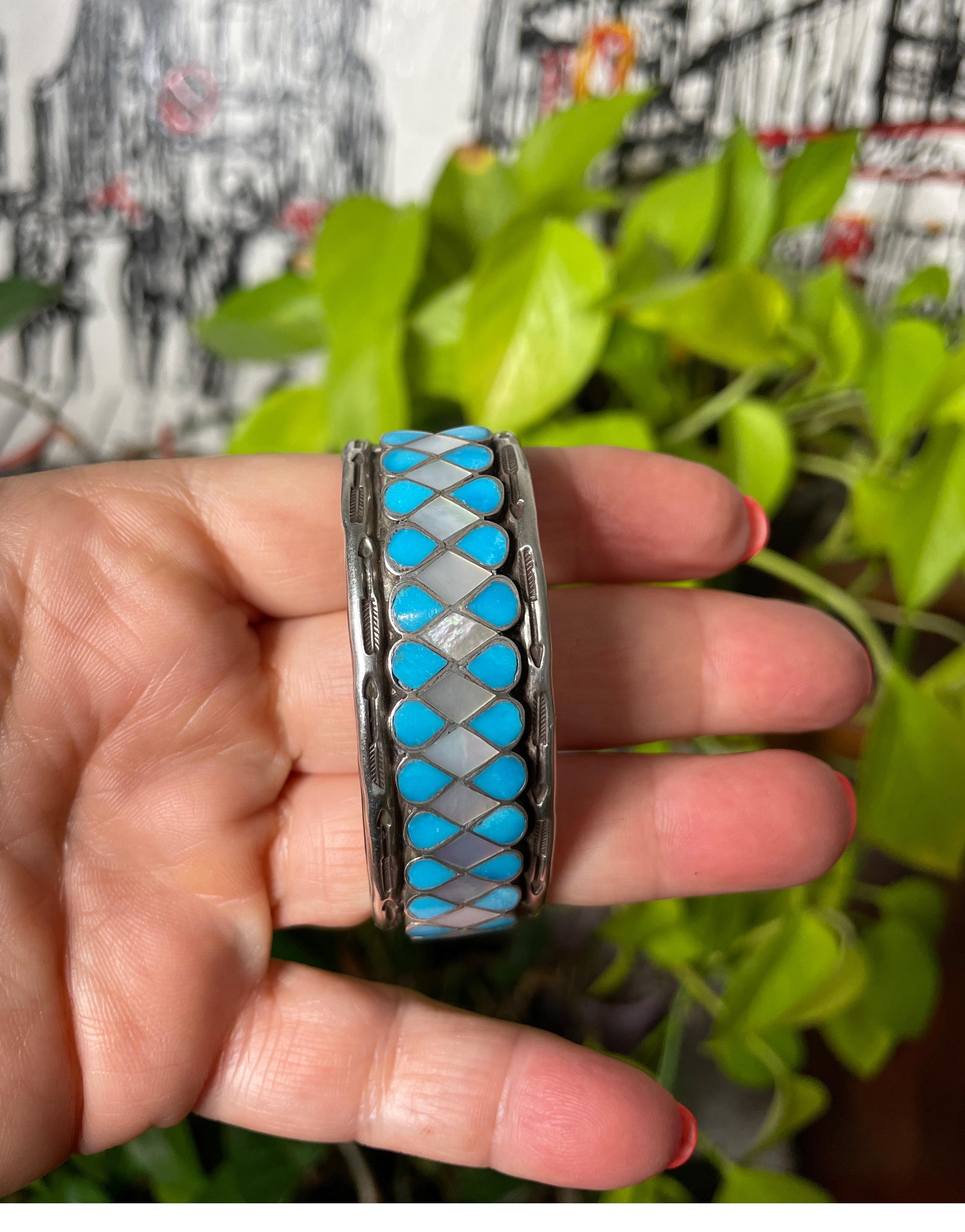 Sterling Zuni Cuff bracelet Teardrop Inlaid Turquoise In Good Condition For Sale In Wallkill, NY