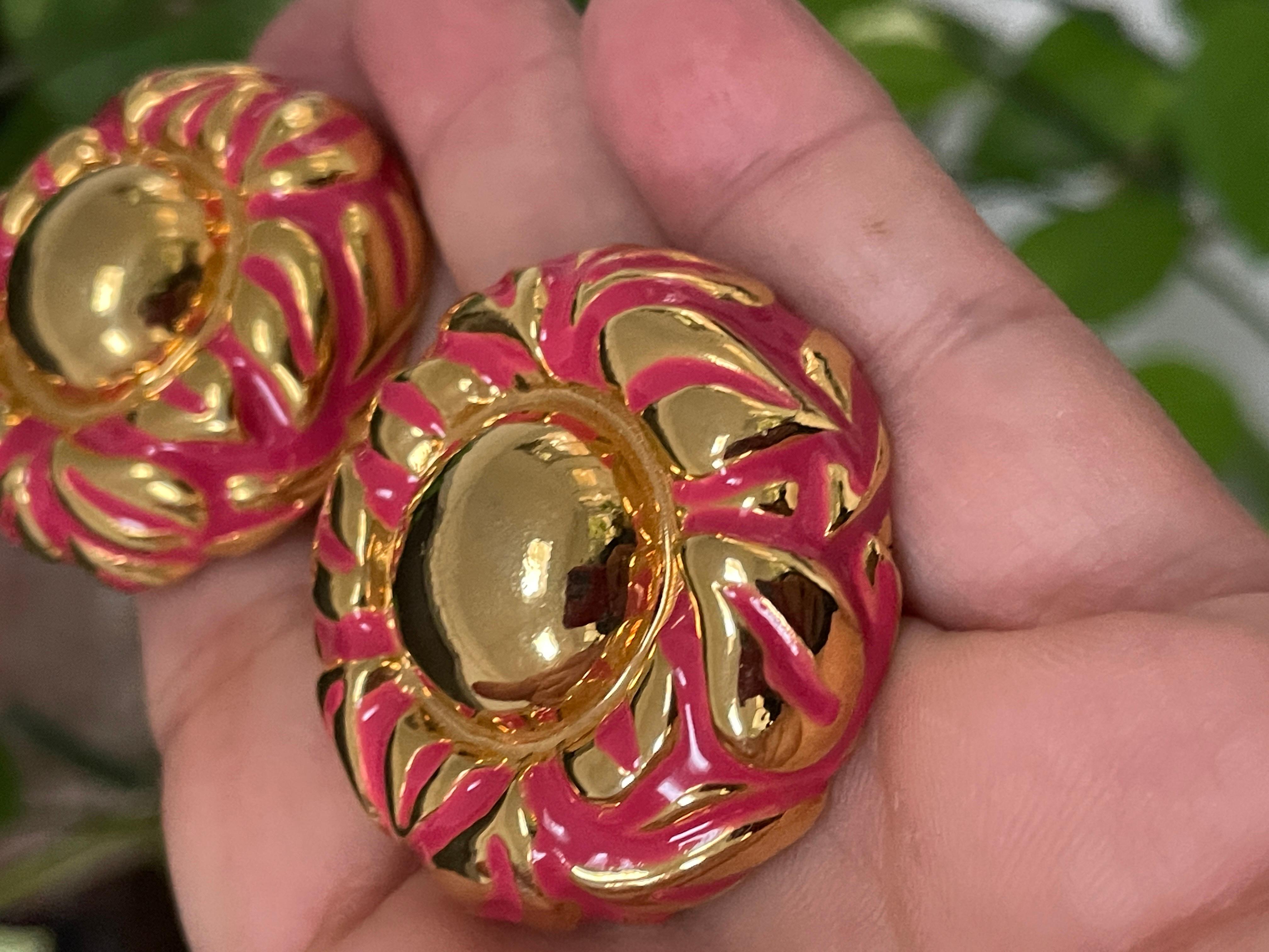 Escada Button Disc Earrings Pink Gold 1980s  For Sale 2