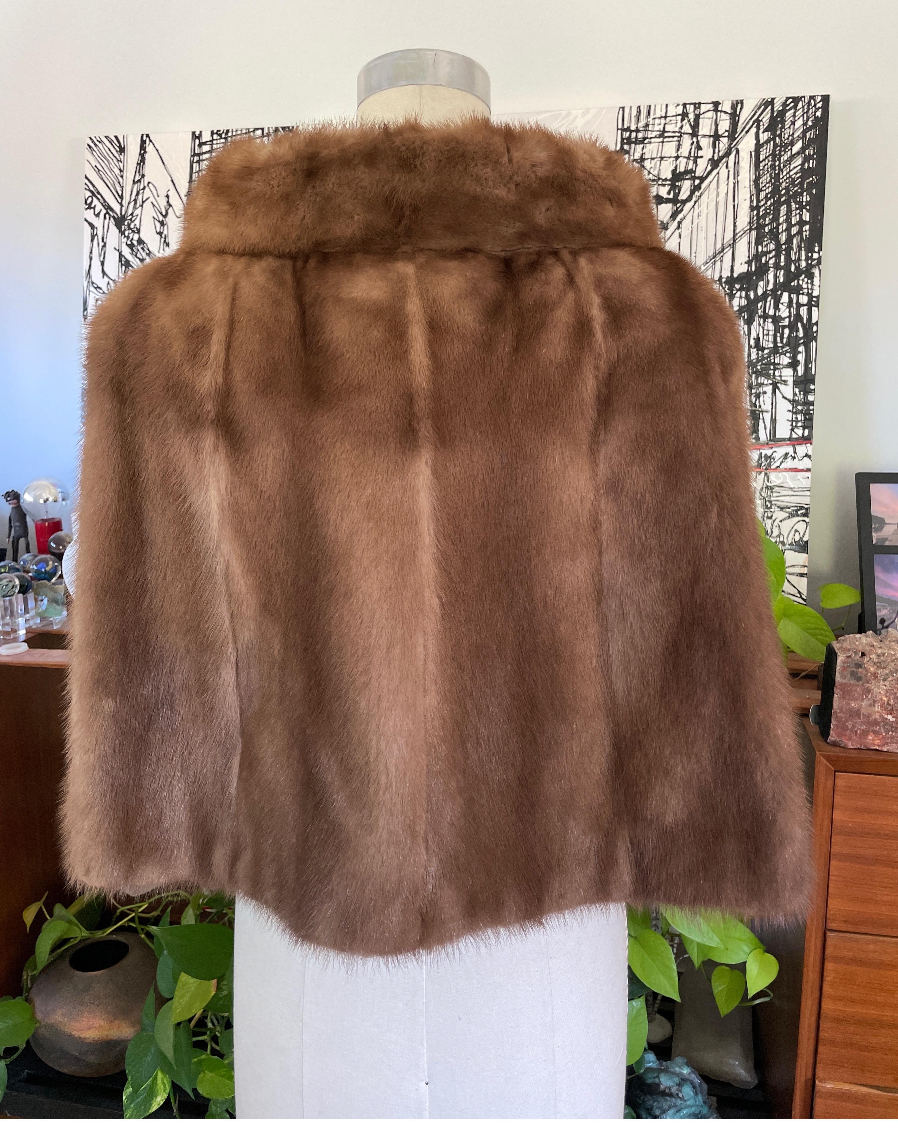 Mink Fur Shrug Stole Jacket Vintage 1960s Timeless Portrait Collar In Good Condition For Sale In Wallkill, NY