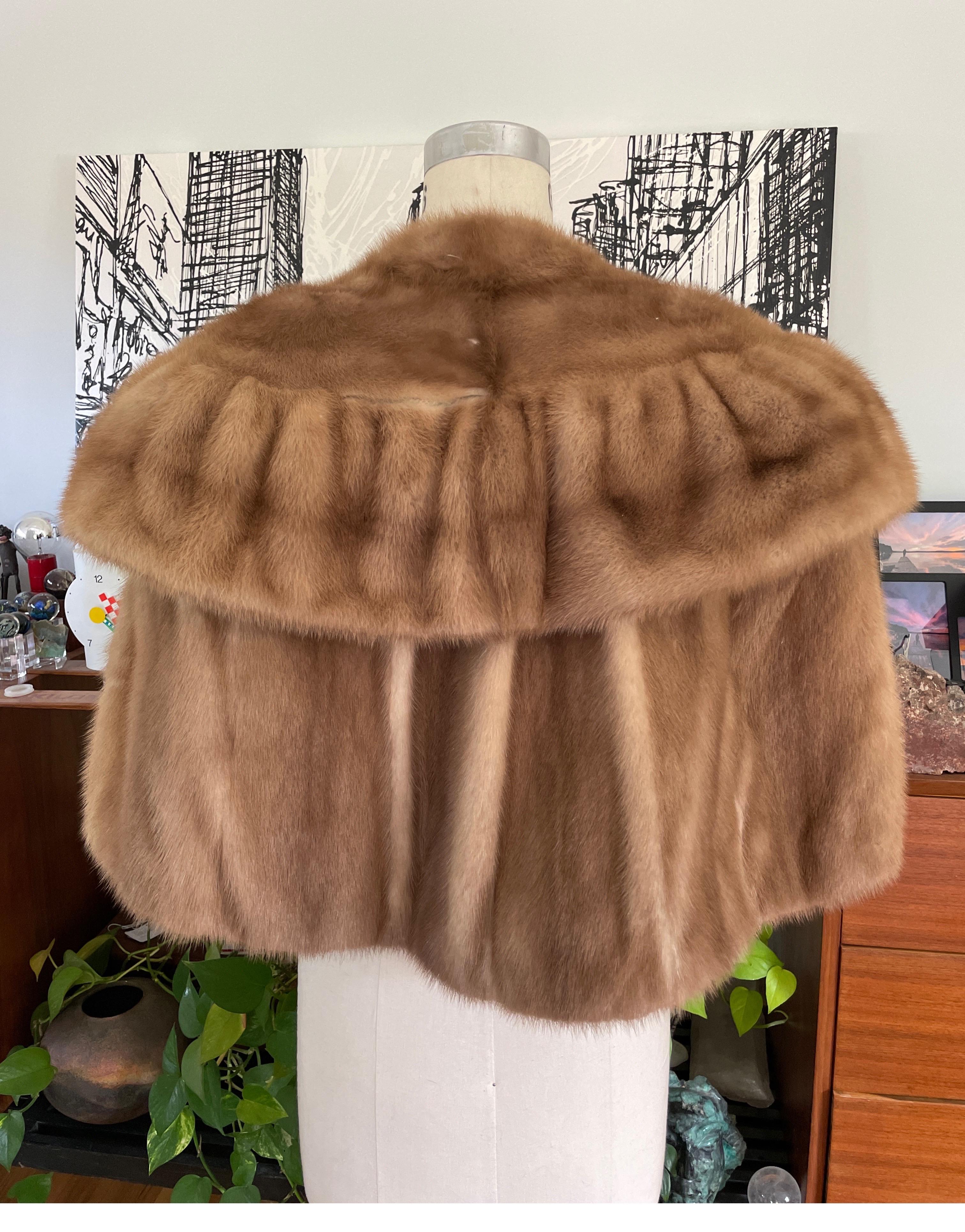 Women's  Pastel Mink Fur Shrug Shawl Wrap wide collar - 1960s Vintage For Sale
