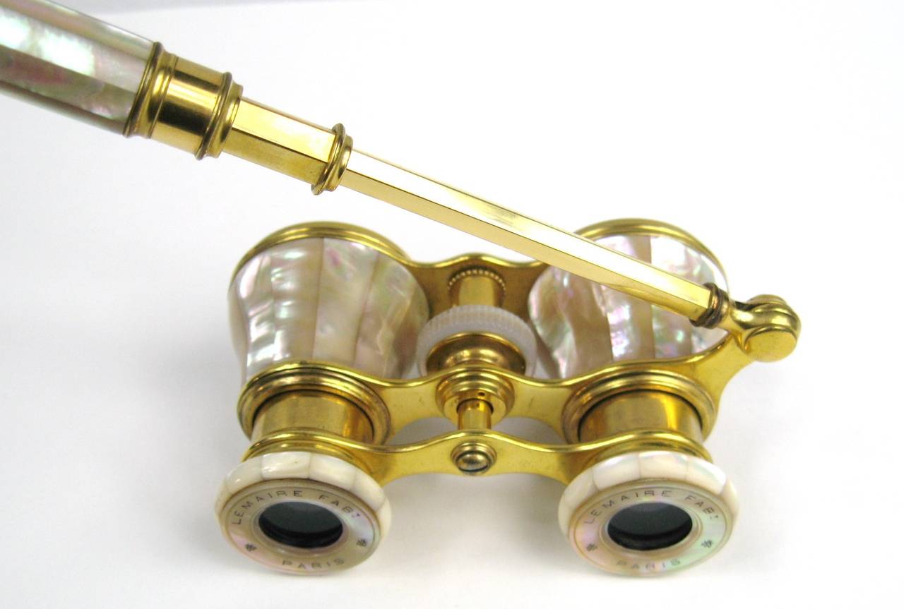 Antique Mother of Pearl French Telescopic Handle Lemaire Paris Opera Glasses In Excellent Condition In Wallkill, NY