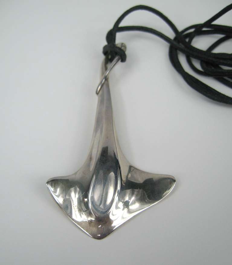 Robert Lee Morris Sterling Silver String Ray Necklace In New Condition In Wallkill, NY