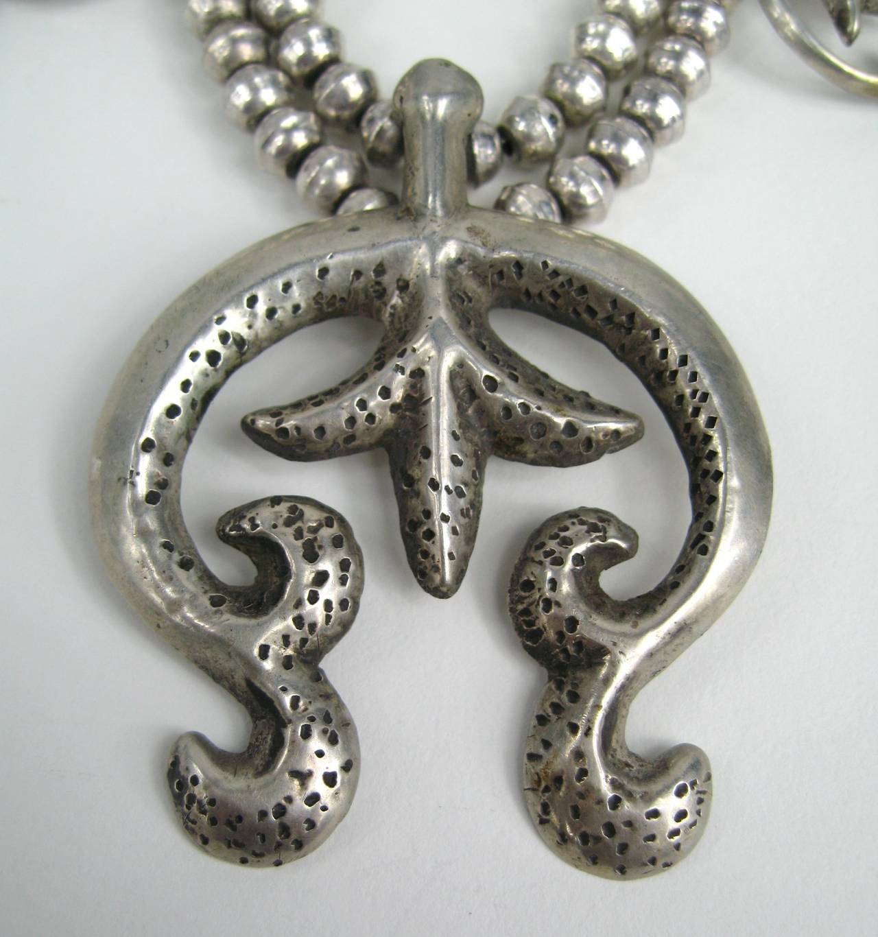 1940s Navajo Sterling Silver Sandcast Naja Squash Blossom Necklace For
