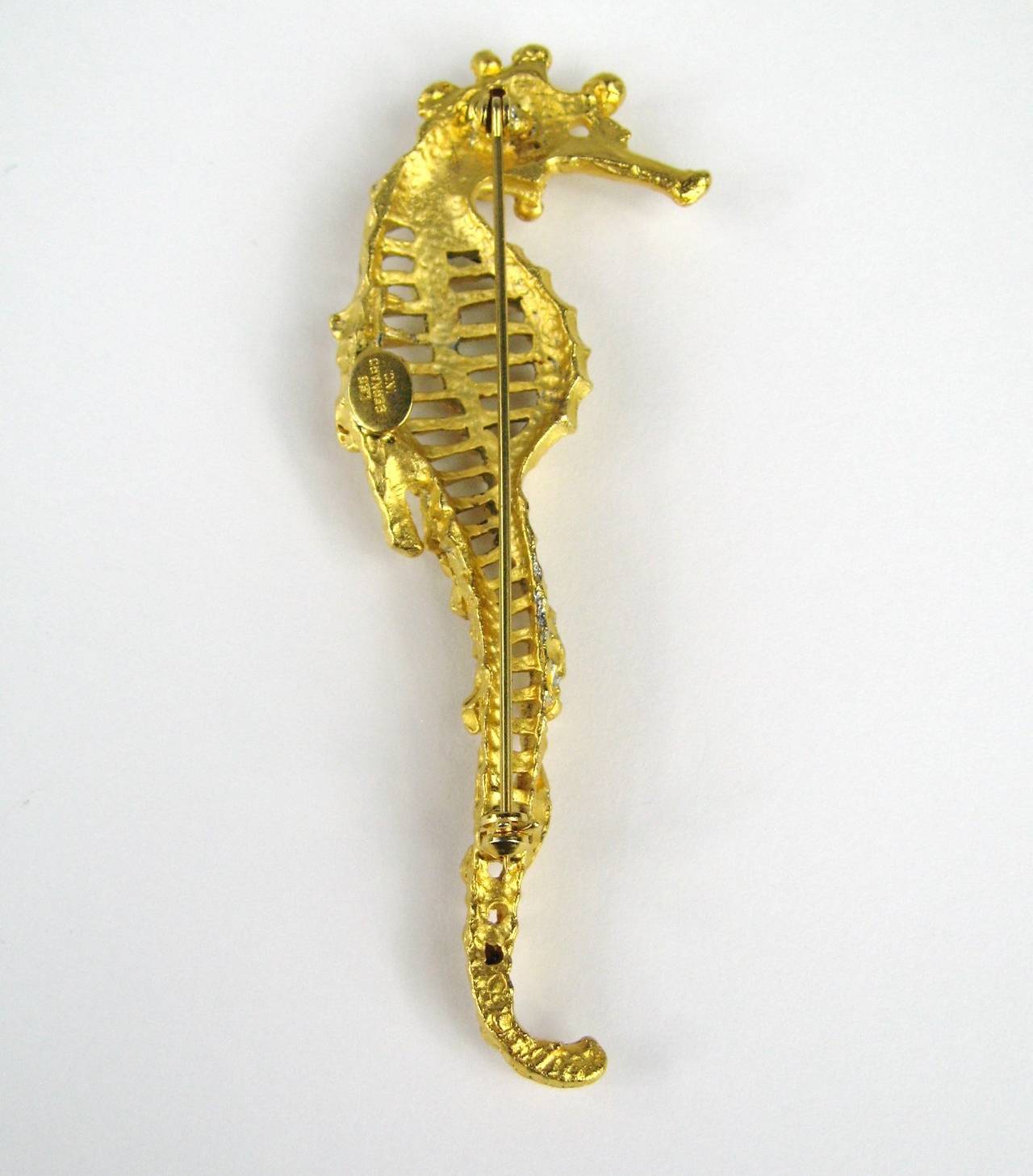 Wonderful  Seahorse Brooch 

Measuring 
3.65 x 1.20 at the widest 

This is out of a massive collection of jewelry that was purchased and stored away till now.
any questions please call or hit 