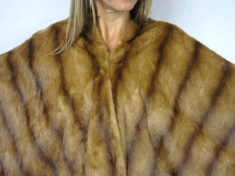 Mink Revisable cape 
Soft Supple fur that can be worn on both sides
O/S will fit a small to large 

any questions please call or hit contact dealer