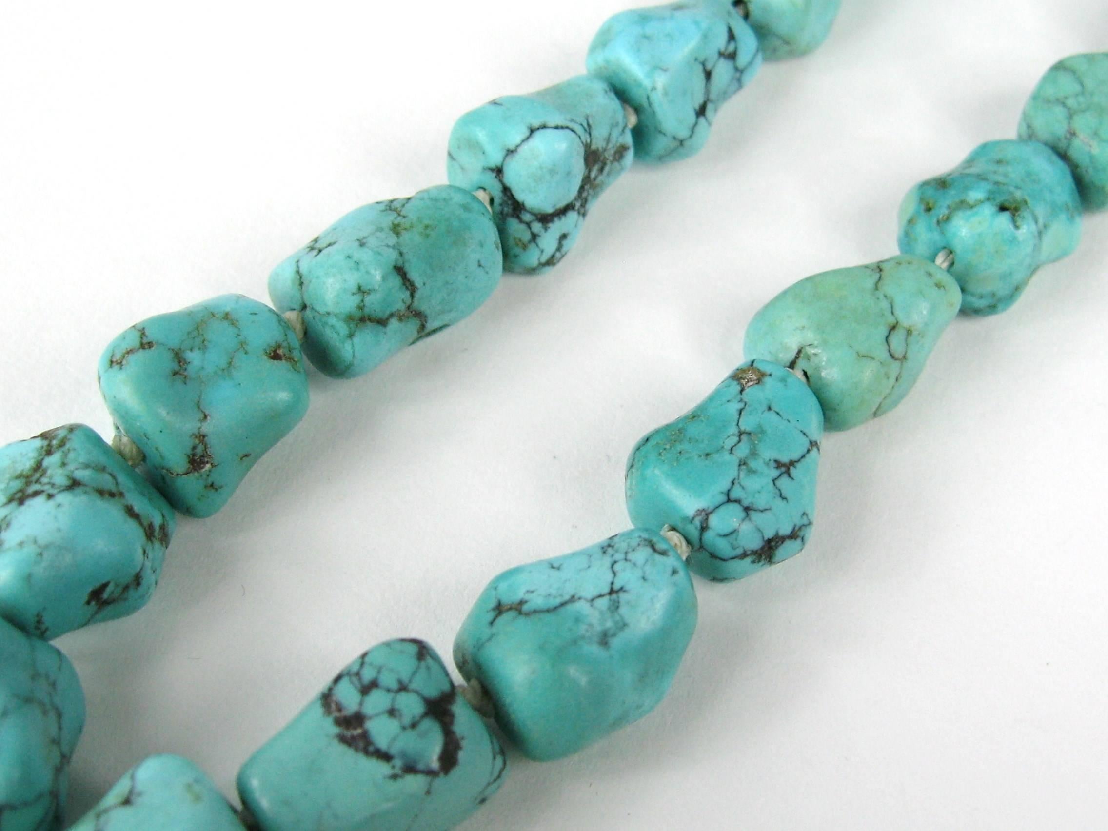 Graduated Turquoise nuggets
Hand tied 
14K gold clasp 
Stones measures 
13.5mm down to 4.26mm 
Necklace is 24.5