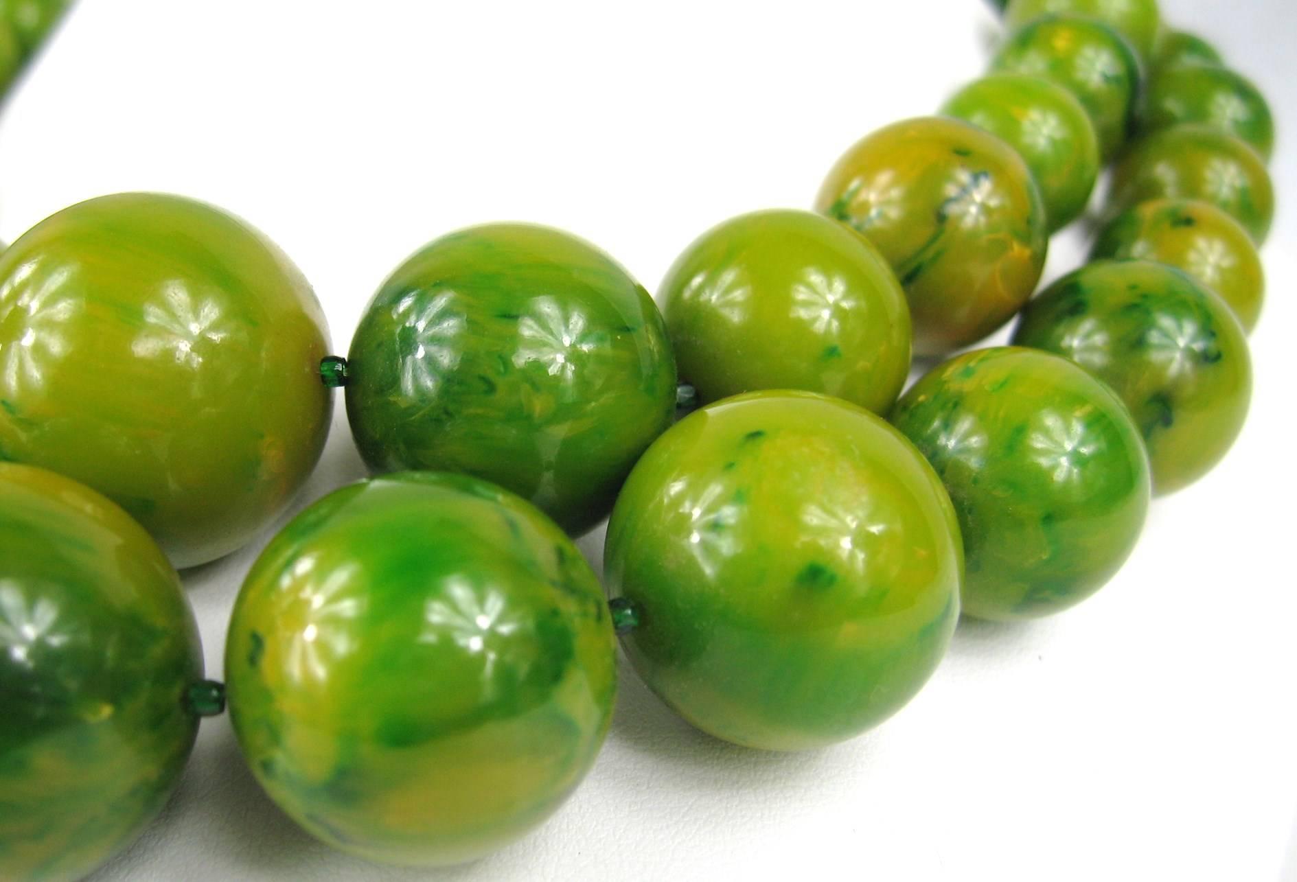 Women's Vintage Original 1930s Green Marbleized Bakelite Double Strand Necklace