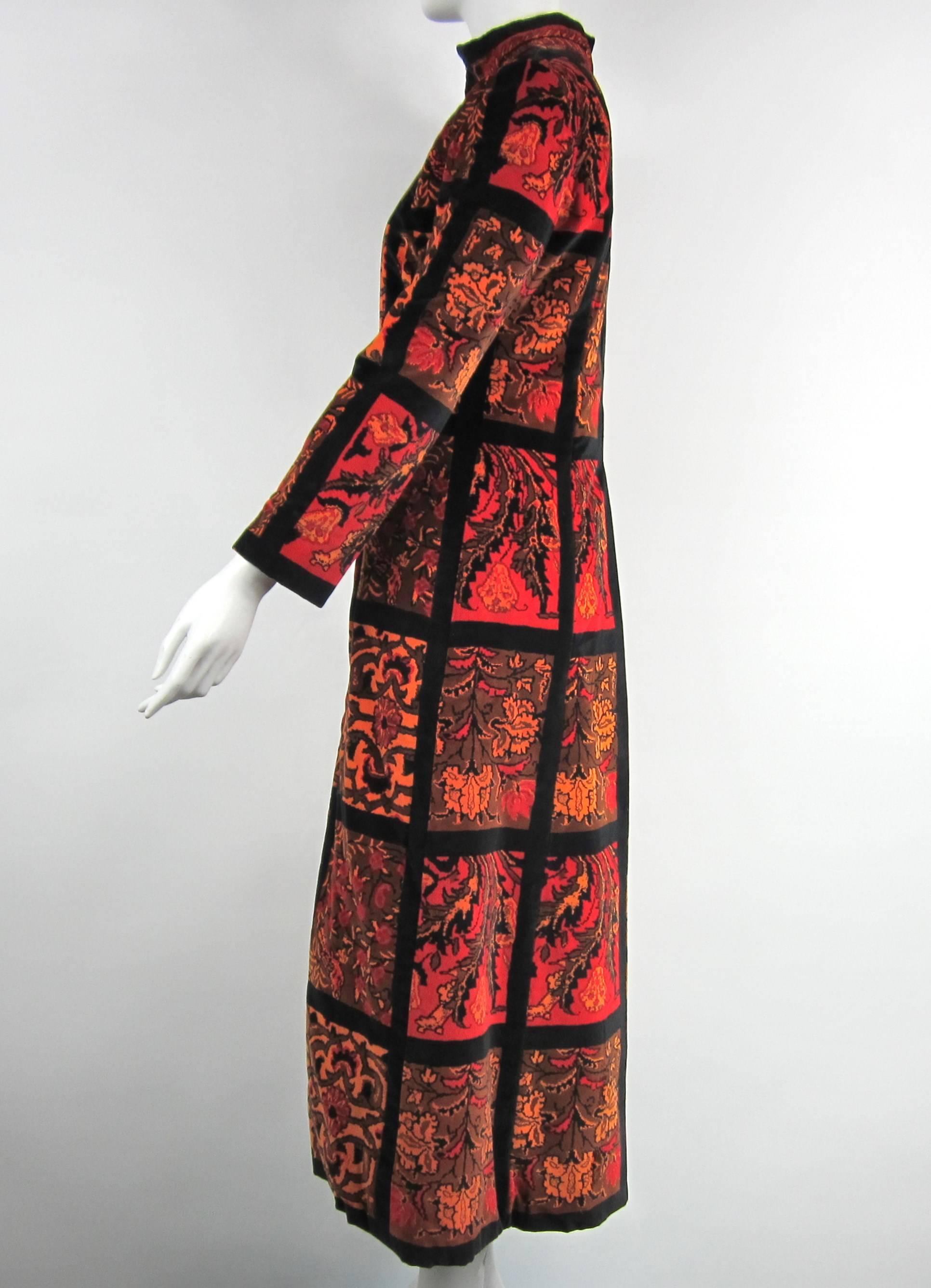 Women's Vintage Oscar De La Renta mandarin Collared 1970s Long Coat 